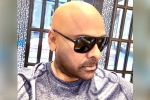Chiranjeevi movie news, Chiranjeevi next film look, chiranjeevi surprises tollywood in a new look, Kcr