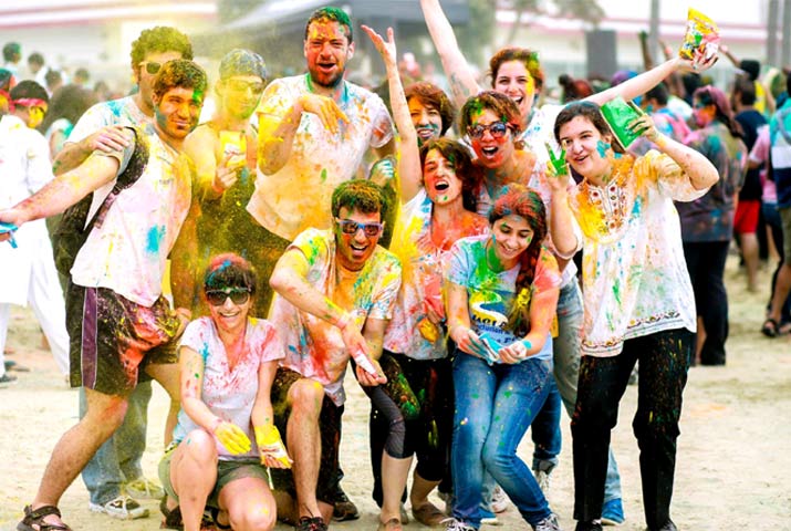 /media/k2/galleries/64617/HoliontheBeach-01