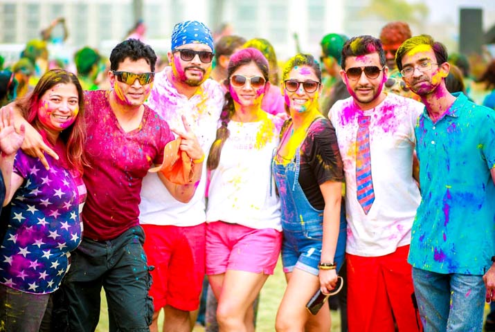 /media/k2/galleries/64617/HoliontheBeach-03