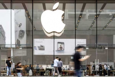 Apple accused of spying on Employees’ Personal Data