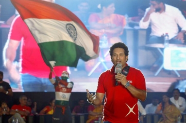 Sachin Tendulkar Advise Students to Chase Their Dreams