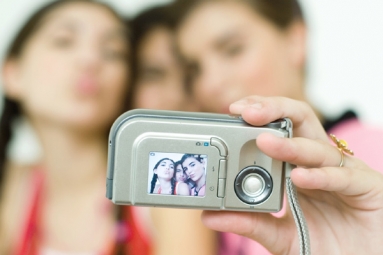 Analysis on selfies become very rich data source Analysis on selfies become very rich data source},{Analysis on selfies become very rich data source