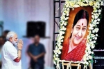 sushma swaraj narendra modi relationship, Narendra Modi paying tribute to sushma swaraj, sushma swaraj transformed mea narendra modi, Union cabinet