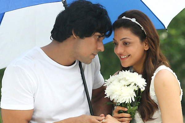 Do Lafzon Ki Kahani Movie Review