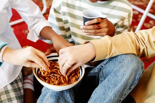 How Indian Snacking Habits can Impact Gut Health? How Indian Snacking Habits can Impact Gut Health?