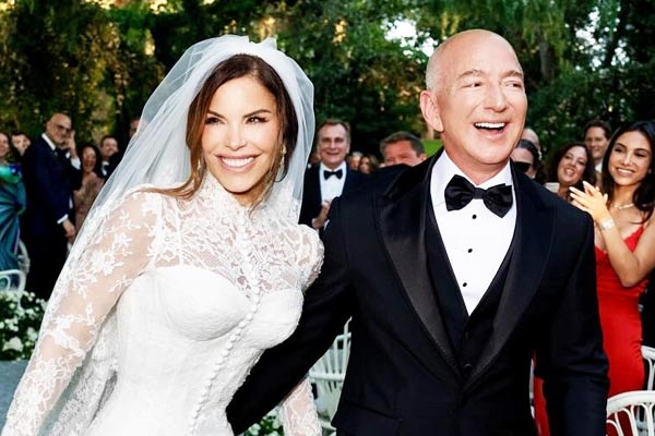 Jeff Bezos And Lauren Sanchez Are Married
